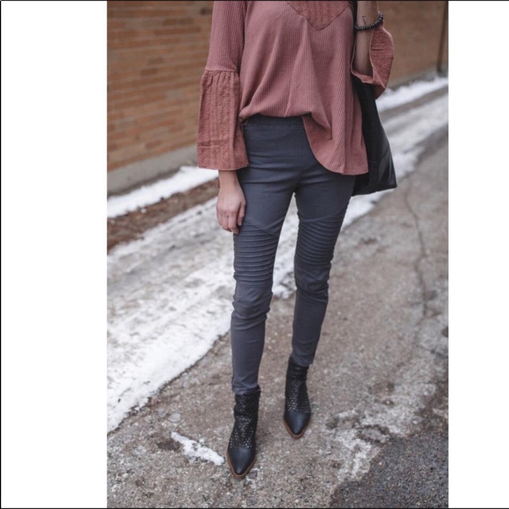 💃LAST Gray Must Have Moto Leggings - Picture 3 of 8